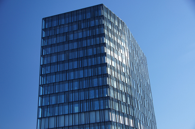Eine Modernisierung von Hochhäusern ist nachhaltiger als ein Neubau. (Foto: Martin Abegglen)