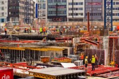 Bauzinsen erreichen Höchststände - Steigende Baupreise bremsen Neubau